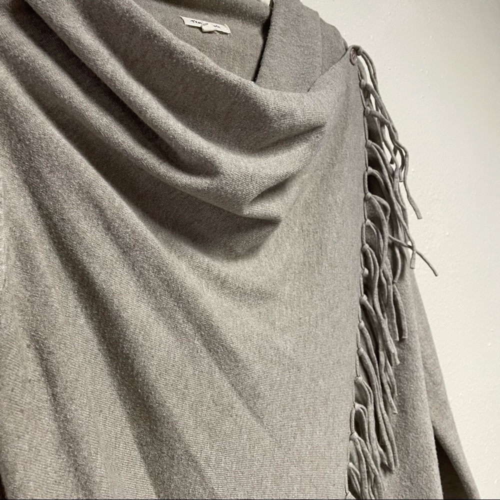 Tea n Rose Asymmetrical Short Cardigan - Picture 8 of 16